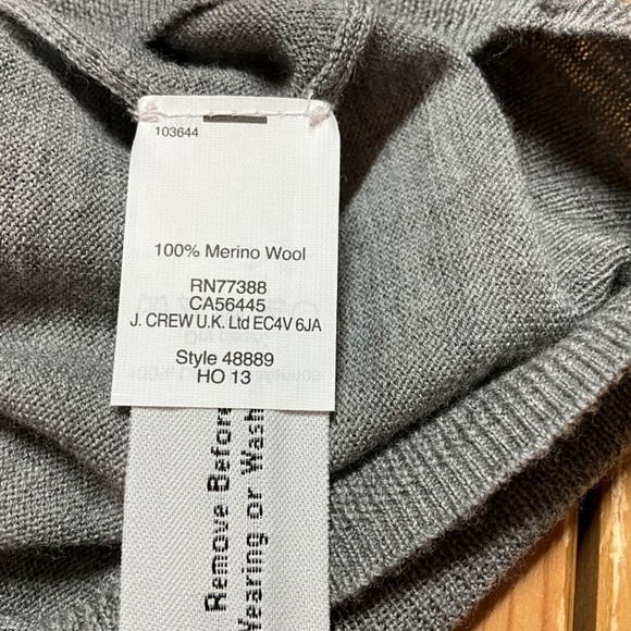 J. CREW 100% Merino Wool Extra Fine Knit Vee Neck Grey Pullover Sweater Sz XXS - Picture 7 of 8